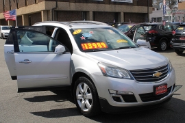 Used 2017 Chevrolet Traverse 4d SUV AWD LT w/1LT at Warner Motors near East Orange, NJ