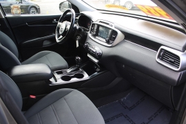 Used 2017  Kia Sorento 4d SUV FWD LX at Warner Motors near East Orange&comma; NJ