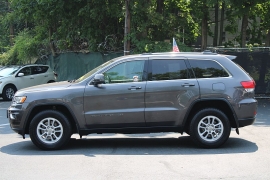 Used 2019  Jeep Grand Cherokee 4d SUV 4WD Laredo E at Warner Motors near East Orange&comma; NJ