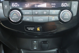 Used 2015  Nissan Rogue 4d SUV AWD SV at Warner Motors near East Orange&comma; NJ