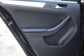 Used 2015  Volkswagen Jetta 4d Sedan SE Auto at Warner Motors near East Orange&comma; NJ