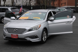 Used 2015  Hyundai Sonata 4d Sedan SE at Warner Motors near East Orange&comma; NJ