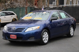 Used 2010  Toyota Camry 4d Sedan Auto at Warner Motors near East Orange&comma; NJ