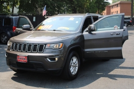 Used 2019  Jeep Grand Cherokee 4d SUV 4WD Laredo E at Warner Motors near East Orange&comma; NJ