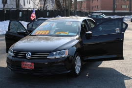 Used 2015  Volkswagen Jetta 4d Sedan SE Auto at Warner Motors near East Orange&comma; NJ