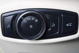 Used 2016  Lincoln MKC 4d SUV AWD Select at Warner Motors near East Orange, NJ