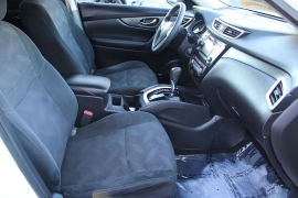 Used 2016  Nissan Rogue 4d SUV AWD SV at Warner Motors near East Orange&comma; NJ