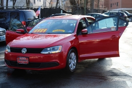Used 2012  Volkswagen Jetta 4d Sedan SE Auto&sol;PZEV at Warner Motors near East Orange&comma; NJ