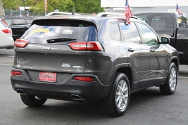 Used 2017  Jeep Cherokee 4d SUV 4WD Latitude V6 at Warner Motors near East Orange&comma; NJ