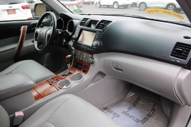 Used 2008  Toyota Highlander 4d SUV AWD Limited at Warner Motors near East Orange&comma; NJ