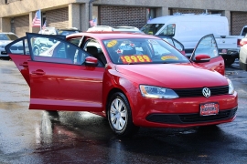 Used 2012  Volkswagen Jetta 4d Sedan SE Auto&sol;PZEV at Warner Motors near East Orange&comma; NJ