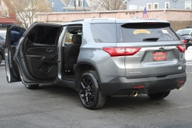Used 2018  Chevrolet Traverse 4d SUV FWD LT Cloth w&sol;1LT at Warner Motors near East Orange&comma; NJ