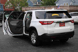 Used 2019  Chevrolet Traverse 4d SUV FWD LT Cloth w&sol;1LT at Warner Motors near East Orange&comma; NJ