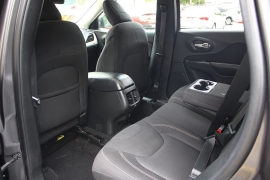 Used 2017  Jeep Cherokee 4d SUV 4WD Latitude V6 at Warner Motors near East Orange&comma; NJ