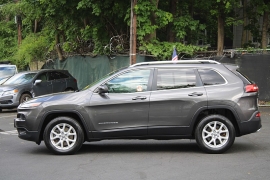 Used 2017  Jeep Cherokee 4d SUV 4WD Latitude V6 at Warner Motors near East Orange&comma; NJ