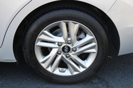 Used 2020  Hyundai Elantra 4d Sedan SEL at Warner Motors near East Orange&comma; NJ