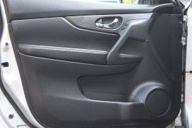 Used 2015  Nissan Rogue 4d SUV AWD SV at Warner Motors near East Orange&comma; NJ