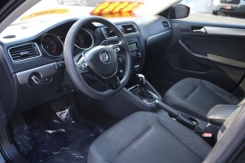 Used 2015  Volkswagen Jetta 4d Sedan SE Auto at Warner Motors near East Orange&comma; NJ