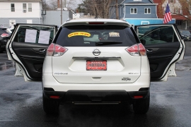 Used 2015  Nissan Rogue 4d SUV AWD SV at Warner Motors near East Orange&comma; NJ