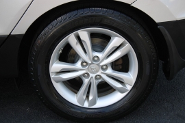 Used 2012  Hyundai Tucson 4d SUV AWD GLS at Warner Motors near East Orange&comma; NJ