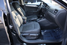 Used 2015  Volkswagen Jetta 4d Sedan SE Auto at Warner Motors near East Orange&comma; NJ