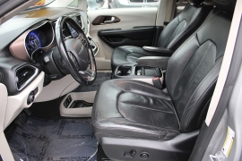 Used 2017  Chrysler Pacifica 4d Wagon Touring-L at Warner Motors near East Orange&comma; NJ