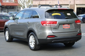 Used 2017  Kia Sorento 4d SUV FWD LX at Warner Motors near East Orange&comma; NJ