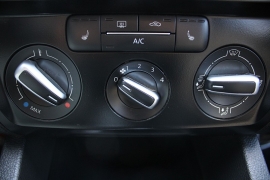 Used 2015  Volkswagen Jetta 4d Sedan SE Auto at Warner Motors near East Orange&comma; NJ