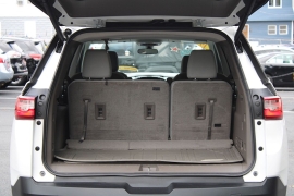 Used 2019  Chevrolet Traverse 4d SUV FWD LT Cloth w&sol;1LT at Warner Motors near East Orange&comma; NJ