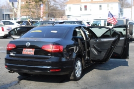 Used 2015  Volkswagen Jetta 4d Sedan SE Auto at Warner Motors near East Orange&comma; NJ
