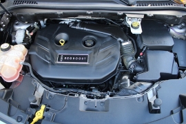 Used 2016  Lincoln MKC 4d SUV AWD Select at Warner Motors near East Orange, NJ