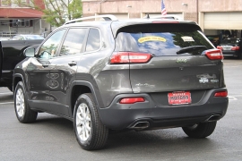 Used 2017  Jeep Cherokee 4d SUV 4WD Latitude V6 at Warner Motors near East Orange&comma; NJ
