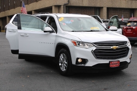 Used 2019  Chevrolet Traverse 4d SUV FWD LT Cloth w&sol;1LT at Warner Motors near East Orange&comma; NJ