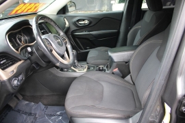 Used 2017  Jeep Cherokee 4d SUV 4WD Latitude V6 at Warner Motors near East Orange&comma; NJ