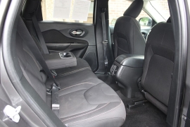 Used 2017  Jeep Cherokee 4d SUV 4WD Latitude V6 at Warner Motors near East Orange&comma; NJ