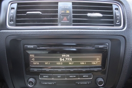 Used 2015  Volkswagen Jetta 4d Sedan SE Auto at Warner Motors near East Orange&comma; NJ