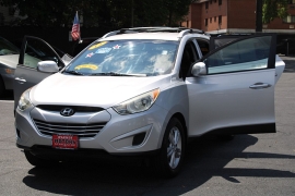 Used 2012  Hyundai Tucson 4d SUV AWD GLS at Warner Motors near East Orange&comma; NJ