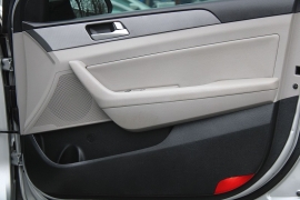 Used 2015  Hyundai Sonata 4d Sedan SE at Warner Motors near East Orange&comma; NJ