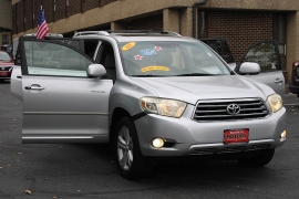 Used 2008  Toyota Highlander 4d SUV AWD Limited at Warner Motors near East Orange&comma; NJ