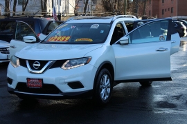 Used 2016  Nissan Rogue 4d SUV AWD SV at Warner Motors near East Orange&comma; NJ