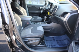 Used 2014  Jeep Cherokee 4d SUV FWD Latitude at Warner Motors near East Orange&comma; NJ