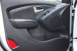 Used 2012  Hyundai Tucson 4d SUV AWD GLS at Warner Motors near East Orange&comma; NJ