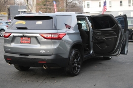 Used 2018  Chevrolet Traverse 4d SUV FWD LT Cloth w&sol;1LT at Warner Motors near East Orange&comma; NJ