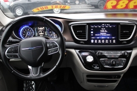 Used 2017  Chrysler Pacifica 4d Wagon Touring-L at Warner Motors near East Orange&comma; NJ