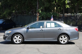 Used 2013  Toyota Camry 4d Sedan SE at Warner Motors near East Orange&comma; NJ