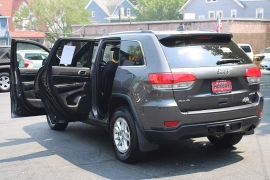Used 2019  Jeep Grand Cherokee 4d SUV 4WD Laredo E at Warner Motors near East Orange&comma; NJ
