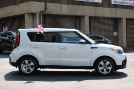 Used 2017  Kia Soul 4d Hatchback Auto at Warner Motors near East Orange&comma; NJ