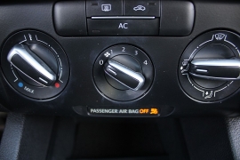 Used 2012  Volkswagen Jetta 4d Sedan SE Auto&sol;PZEV at Warner Motors near East Orange&comma; NJ