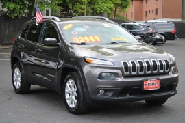 Used 2017  Jeep Cherokee 4d SUV 4WD Latitude V6 at Warner Motors near East Orange&comma; NJ
