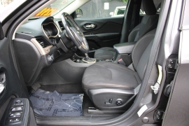 Used 2017  Jeep Cherokee 4d SUV 4WD Latitude V6 at Warner Motors near East Orange&comma; NJ